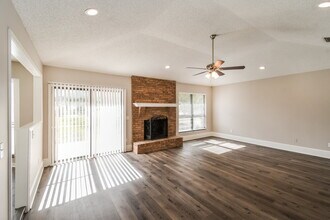 8930 Irongate Dr in Jacksonville, FL - Foto de edificio - Building Photo