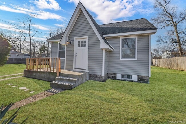310 State Ave in Wyandanch, NY - Building Photo - Building Photo