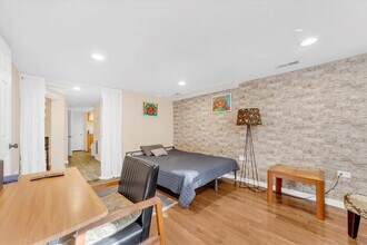 2212 W Iowa St in Chicago, IL - Building Photo - Building Photo