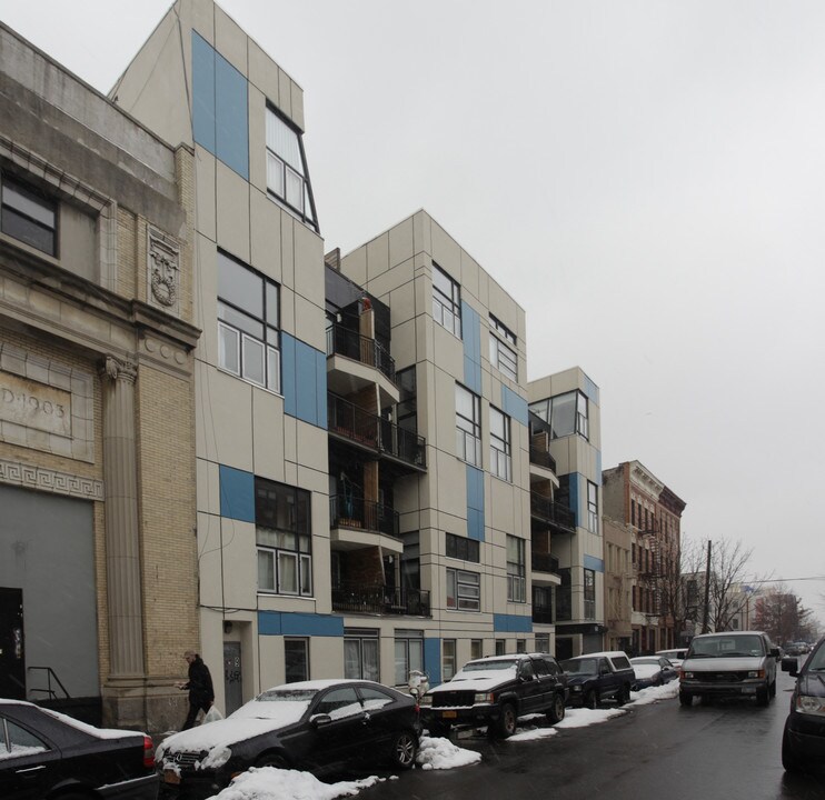 149 Huron St in Brooklyn, NY - Building Photo