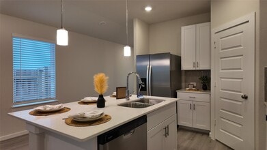 16976 Juniper Blossom Bnd in Conroe, TX - Building Photo - Building Photo