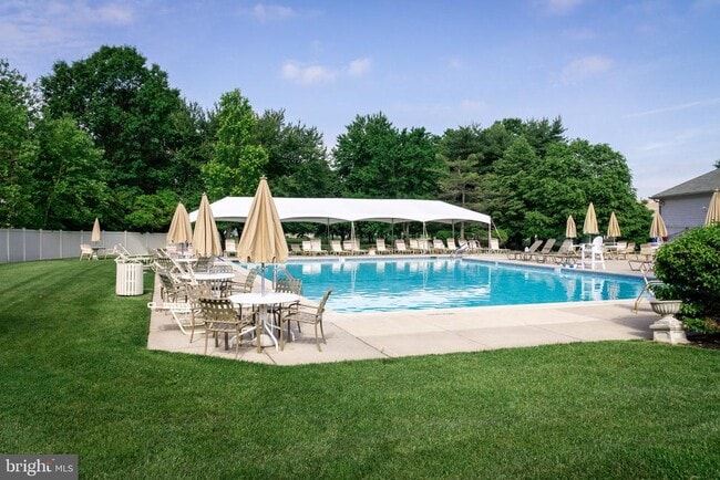 1676B Thornwood Dr in Mount Laurel, NJ - Building Photo - Building Photo