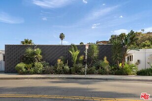 4431 Don Ricardo Dr in Los Angeles, CA - Building Photo