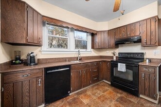 179 Serrano Ave in Hawthorne, NY - Building Photo - Building Photo