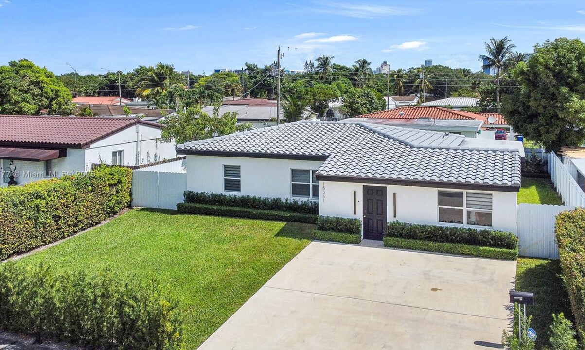 18361 NE 20th Pl in North Miami Beach, FL - Building Photo