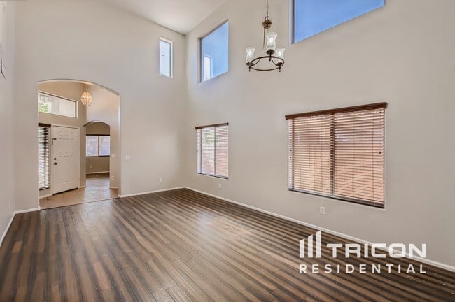 40352 W Novak Ln in Maricopa, AZ - Foto de edificio - Building Photo