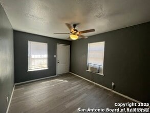 2513 Quintana Rd in San Antonio, TX - Foto de edificio - Building Photo