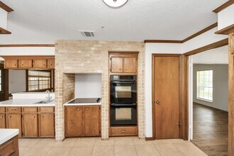 8006 Oakington Dr in Houston, TX - Building Photo - Building Photo