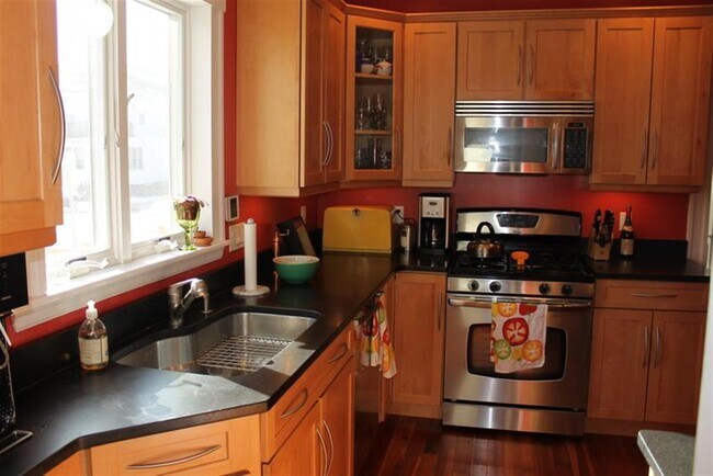 25 Leonard St, Unit 1 in Somerville, MA - Building Photo - Building Photo