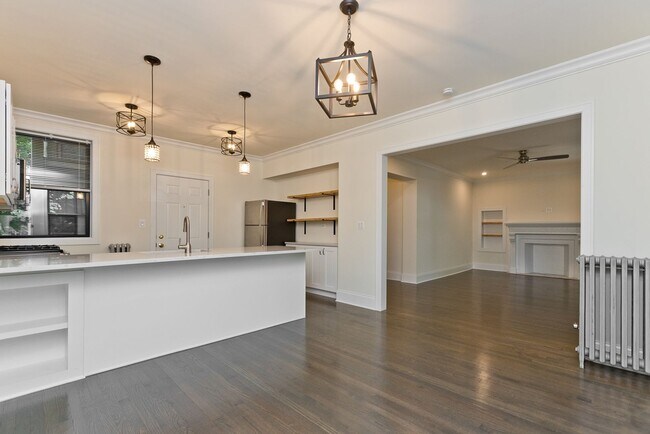 5549 N Lakewood Ave