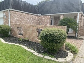 5 Bendwood Dr in Sugar Land, TX - Building Photo