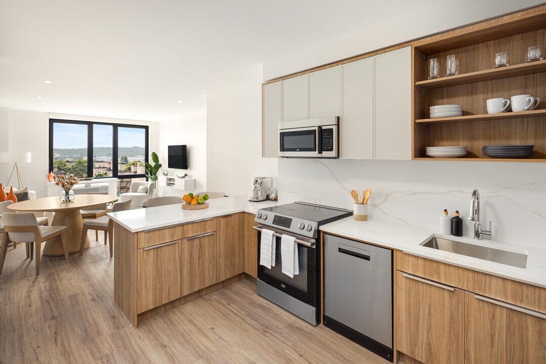 285 Broadway in Bayonne, NJ - Building Photo