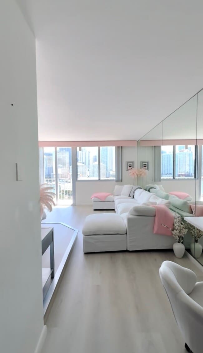 property at 520 Brickell Key Dr