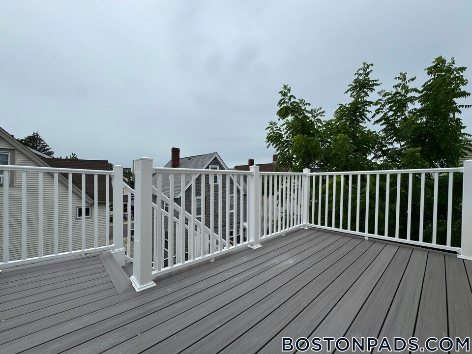 10 Cawfield St, Unit 3 in Boston, MA - Foto de edificio