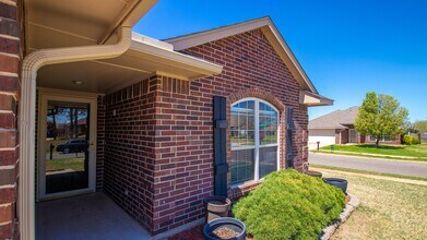 21925 Homesteaders Rd in Edmond, OK - Building Photo - Building Photo