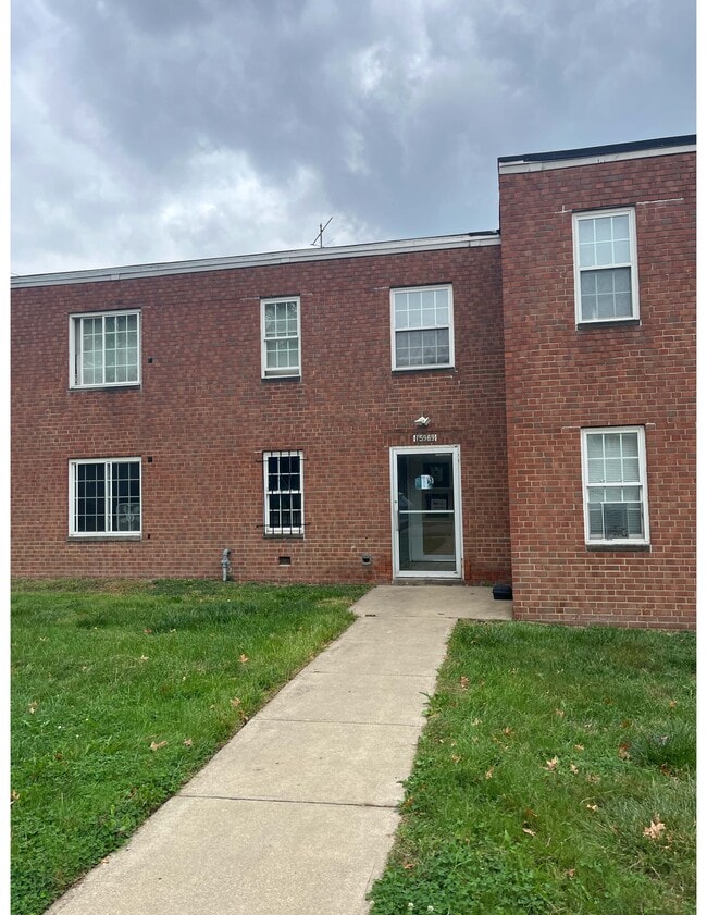1950 Nelawood Rd, Unit 59-205 in East Cleveland, OH - Building Photo - Building Photo