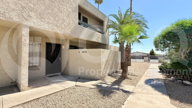 2634 N 43rd Ave in Phoenix, AZ - Foto de edificio - Building Photo