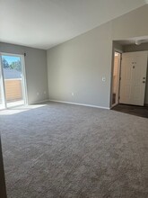 16924 SE Powell Blvd in Portland, OR - Building Photo - Building Photo