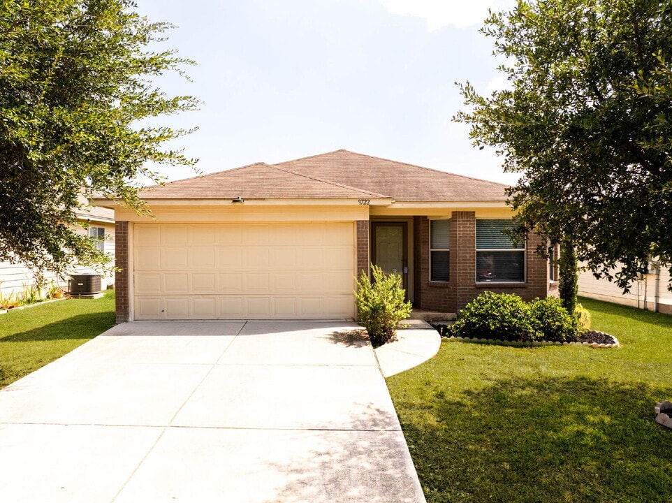 9722 Marbach Canyon in San Antonio, TX - Building Photo