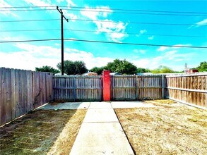 11 Phoenix St in Edinburg, TX - Building Photo - Building Photo