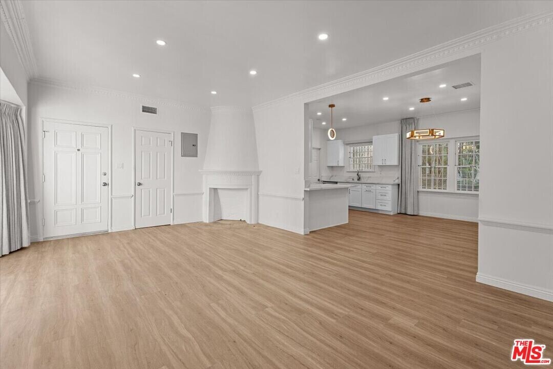 9687 W Olympic Blvd in Beverly Hills, CA - Building Photo