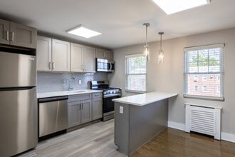 Sunnyfield Gardens in Linden, NJ - Foto de edificio - Building Photo
