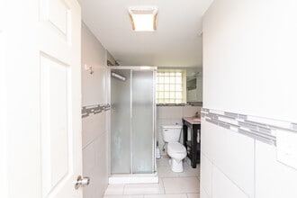 5344 W Eddy St, Unit G in Chicago, IL - Building Photo - Building Photo