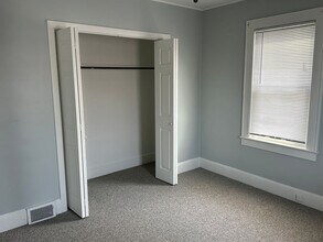 176 Thompson St in Stratford, CT - Building Photo - Building Photo
