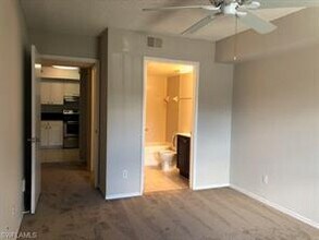 8235 Ibis Club Dr-Unit -309 in Naples, FL - Foto de edificio - Building Photo