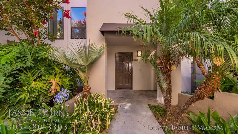 4273 Las Virgenes Rd in Calabasas, CA - Building Photo