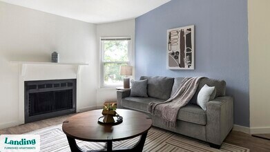 1225 E Pleasant Run Rd in Desoto, TX - Foto de edificio - Building Photo