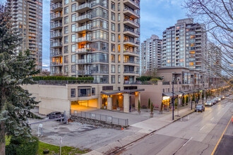 OMA 2 in Burnaby, BC - Building Photo - Building Photo