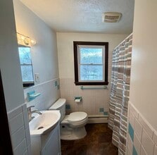 87 Hollis St, Unit 2nd Flr in Lowell, MA - Building Photo - Building Photo