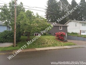 2530 Summer St SE in Salem, OR - Building Photo - Building Photo