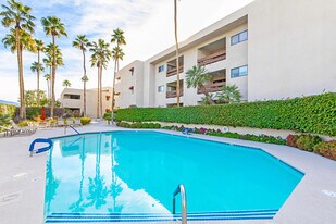 255 S Avenida Caballeros in Palm Springs, CA - Building Photo