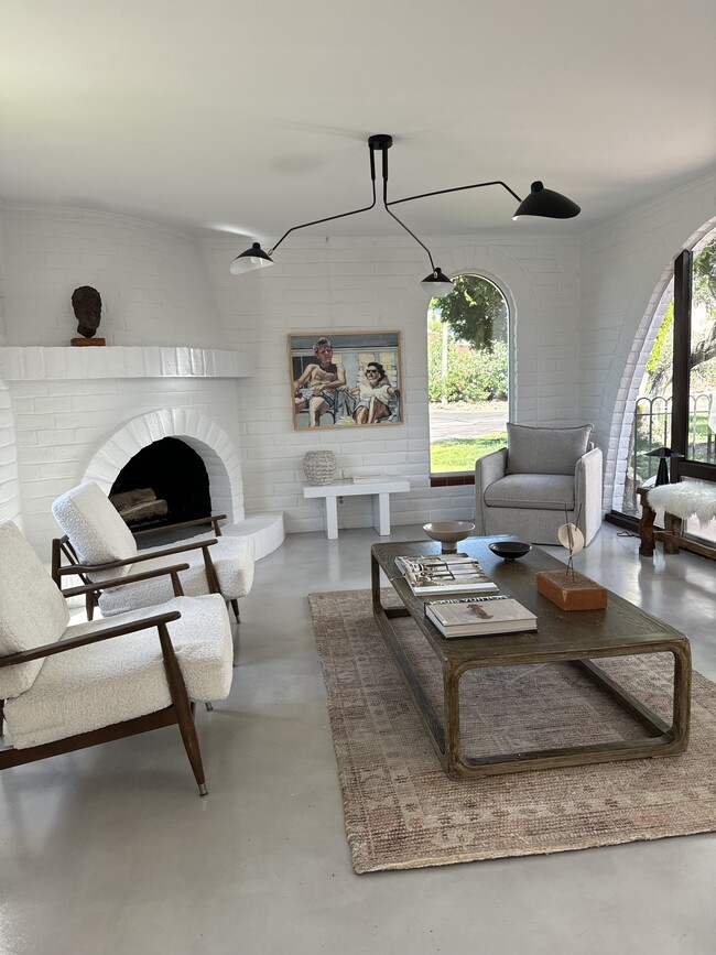 property at 621 W Las Lomitas Rd