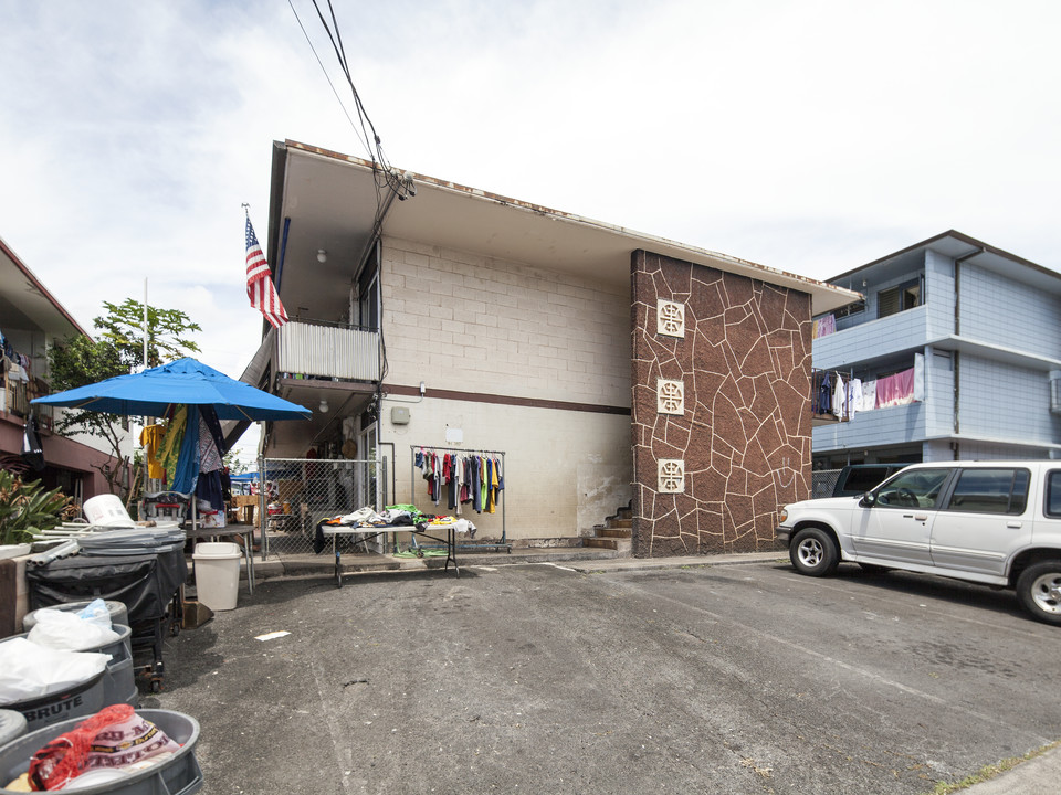 94-352 Pupumomi St in Waipahu, HI - Building Photo