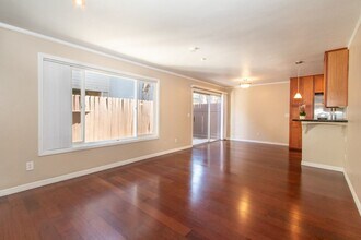 2018 Pacific Beach Dr in San Diego, CA - Building Photo - Building Photo