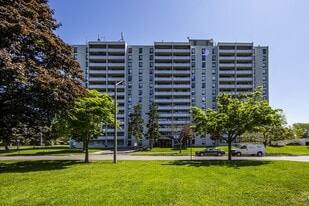 111 Inverlochy Boulevard in Markham, ON - Building Photo