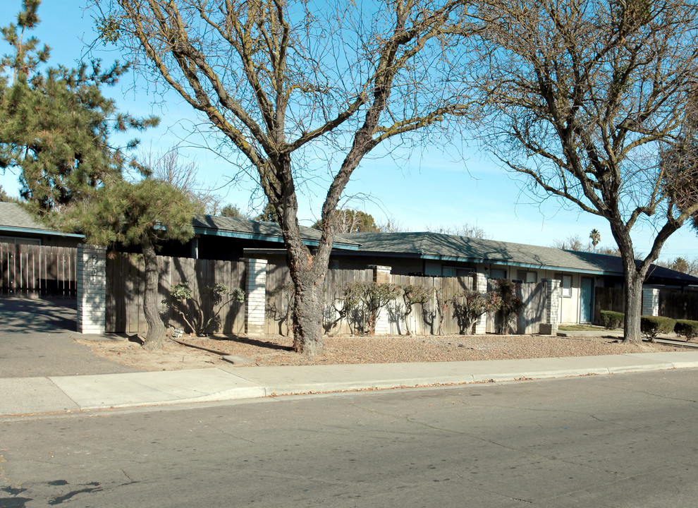 2501 Haddon Ave in Modesto, CA - Building Photo