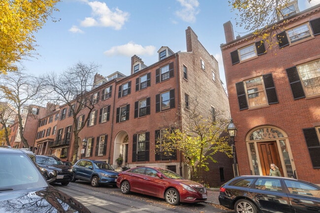 14 Chestnut St, Unit 4 in Boston, MA - Building Photo - Building Photo