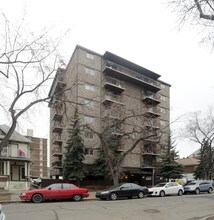 Manor House in Calgary, AB - Building Photo - Building Photo