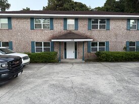108 Woodhouse Ln, Unit C in Savannah, GA - Building Photo