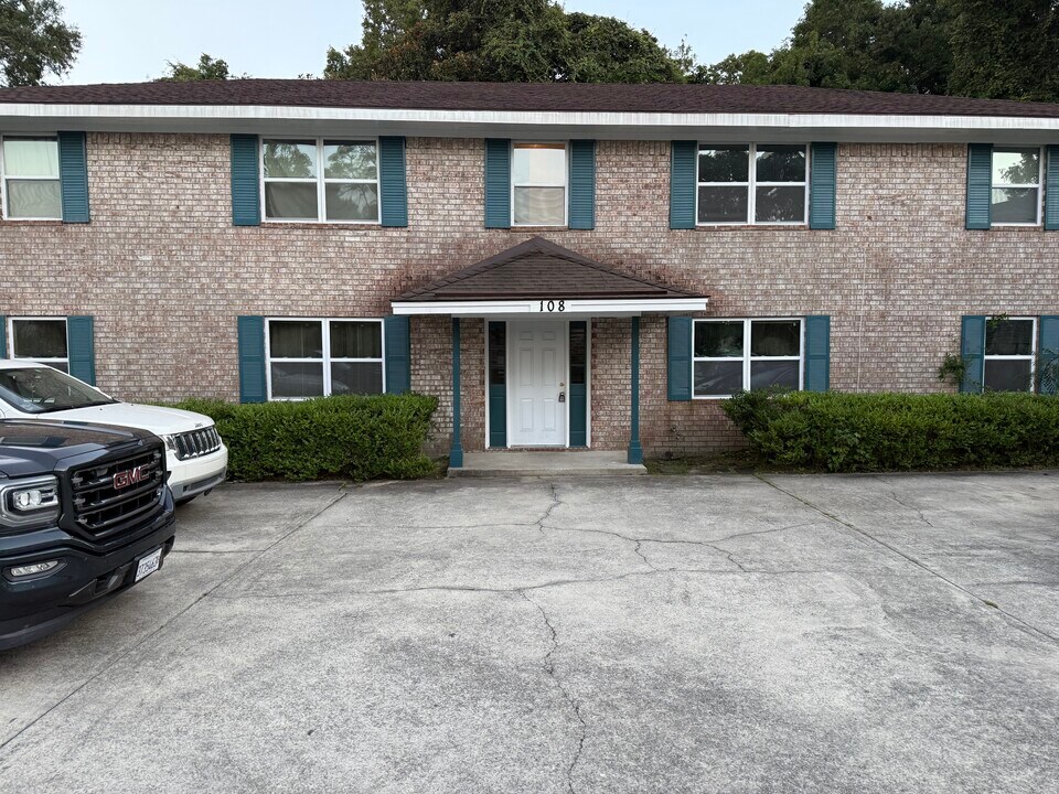 108 Woodhouse Ln, Unit C in Savannah, GA - Building Photo