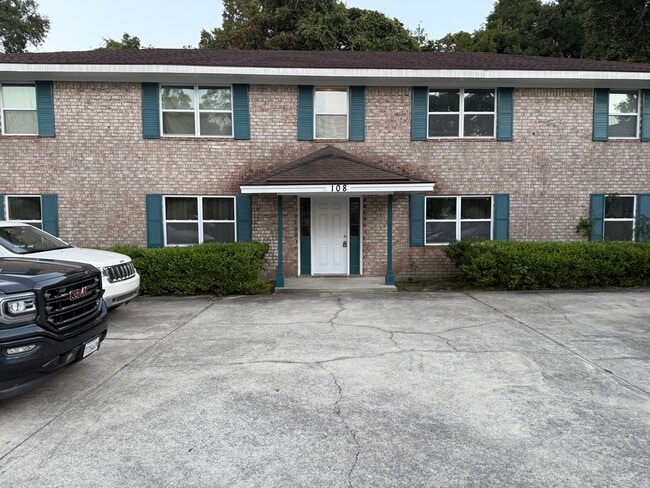 108 Woodhouse Ln, Unit C