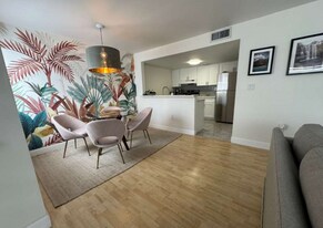 6855 SW 45th Ln in Miami, FL - Building Photo