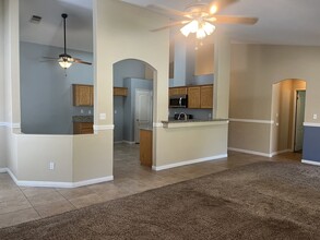 4710 Silver Mountain Ct in Bakersfield, CA - Building Photo - Building Photo