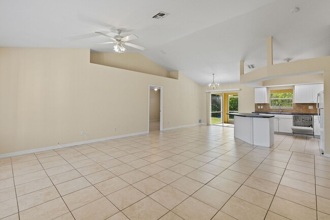 3733 16th St W in Lehigh Acres, FL - Building Photo - Building Photo
