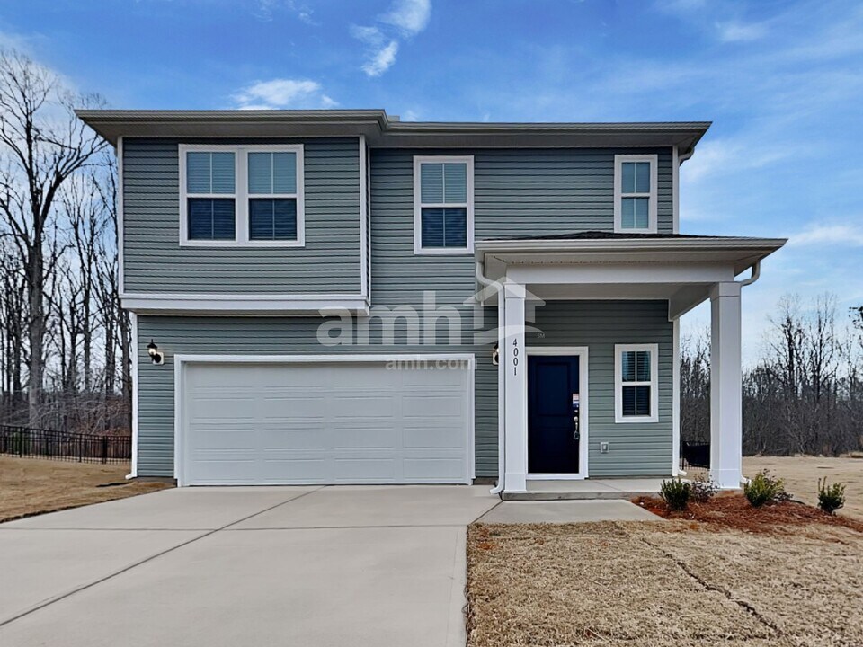 4001 Zepelin Wy in Roebuck, SC - Foto de edificio