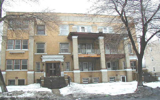 4825-4829 S Prairie Ave Apartamentos